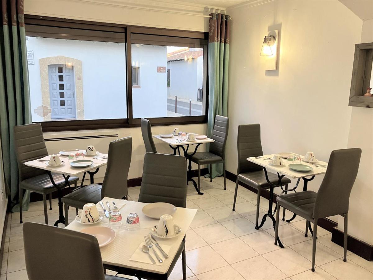 Hotel Lou Marques Saintes-Maries-de-la-Mer Ngoại thất bức ảnh